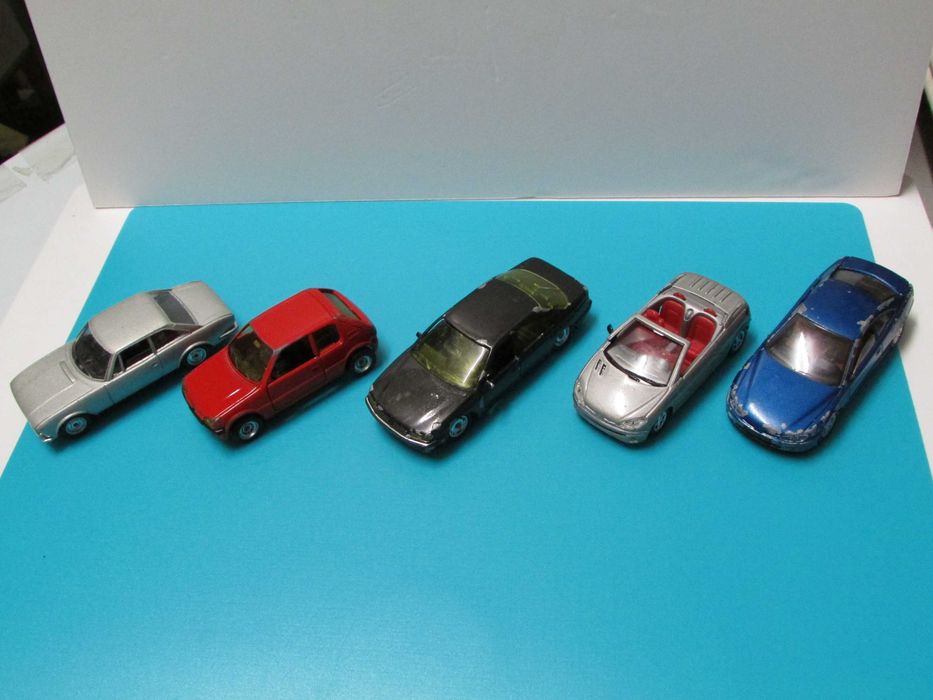 Peugeot - Varias miniaturas de carros, com marcas de uso - Solido 1/43