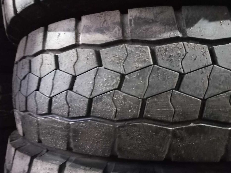 Шина 215/75R17.5 з Европи (остаток від 10 мм) 20 роки