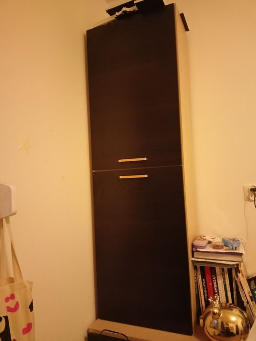 Zestaw mebli, szafa, komody.