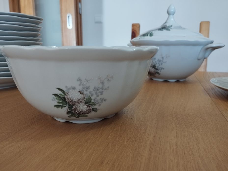 Conjunto de louça clássico floral