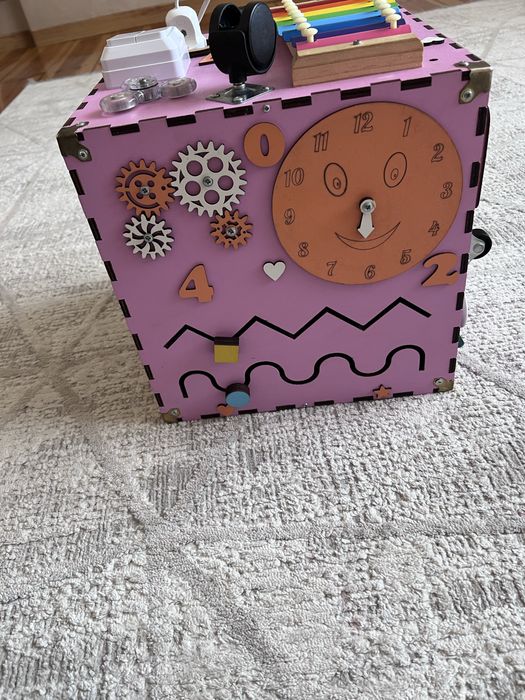 Бізі куб для дівчинки