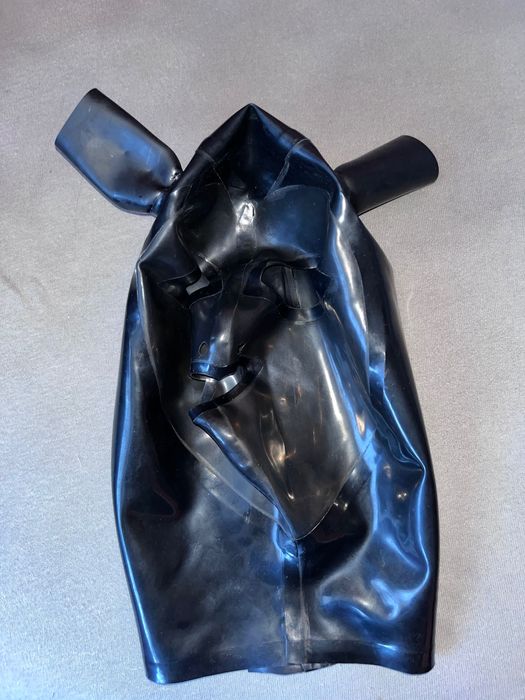 776/ Bal Teatr Sesja foto M maska latex lateks 0.4 czarna dziury włosy