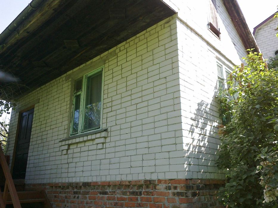 Продам Дом-Дачу 2єт.Кирпич 5сот. на берегу Десны и озера 1-я линия.