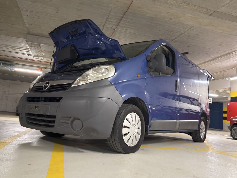 Opel. VIVARO 2.0 D // 6 передч / 2010 Р