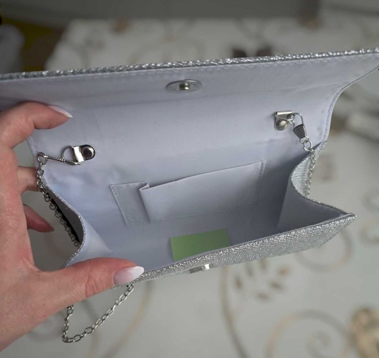 Torebka kopertówka srebrna