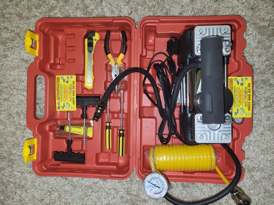 Двухпоршневой компрессор автомобильный с комплектом ремонта  в кейсе