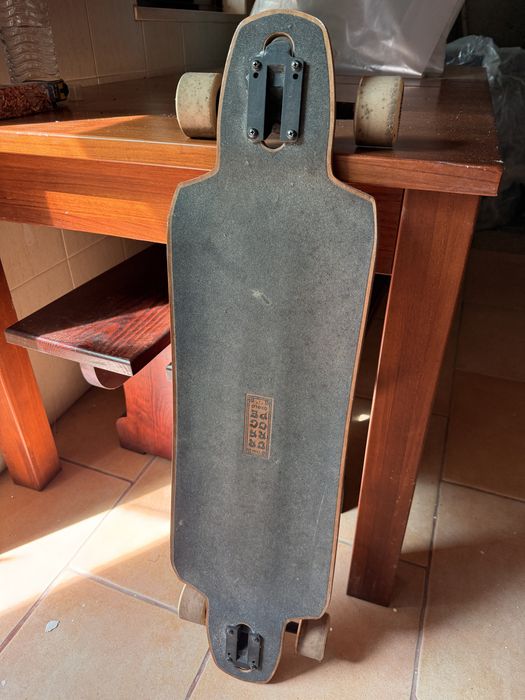 Longboard Oxelo Drop Race – Estilo Japonês (Estável e Rápida)