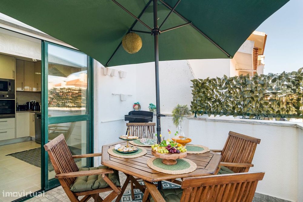 Apartamento T3 em Massamá Norte com terraço