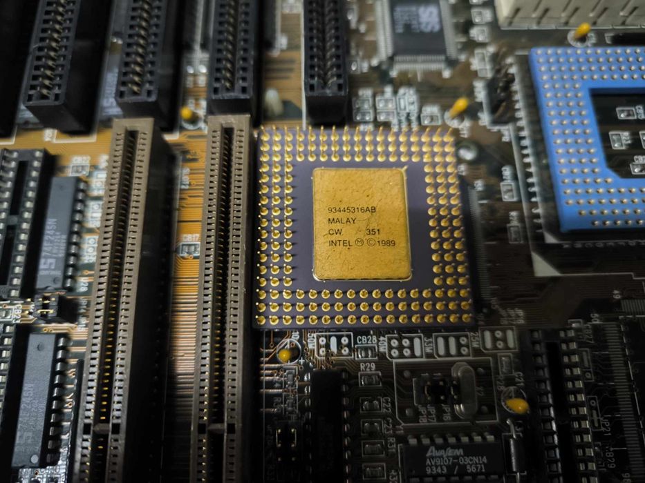 Kolekcjonerskie części do komputera, płyty, procesory