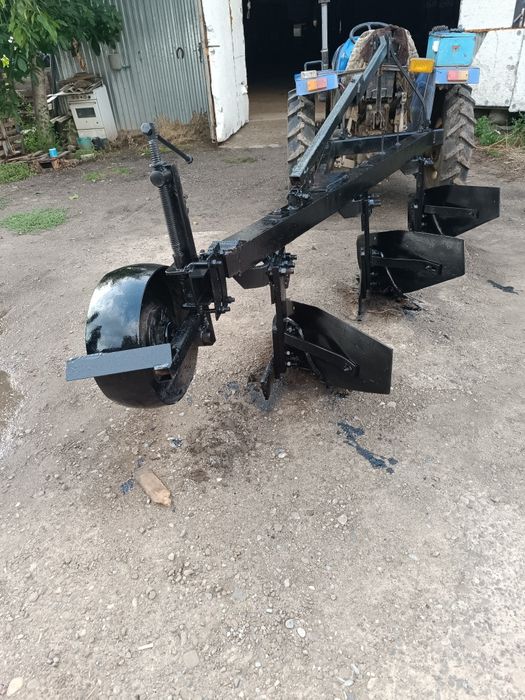 Продам плуг ПЛН 3-35