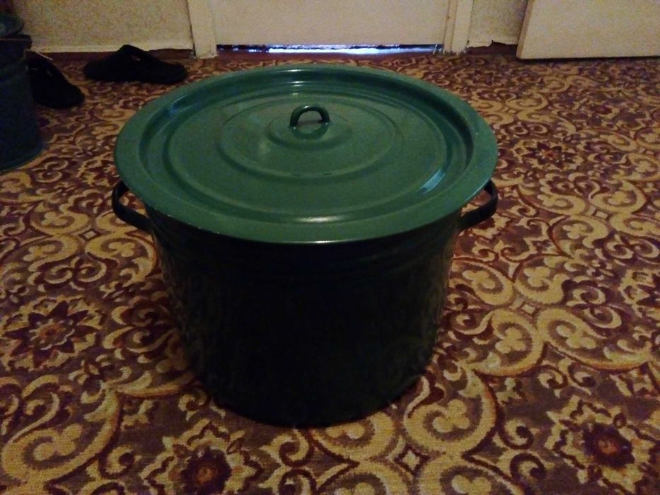 Каструля велика емальована з кришкою