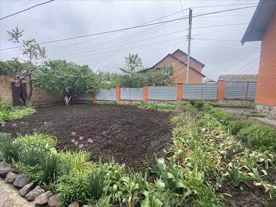 Капітальний будинок, 1 км від Макдональдса.