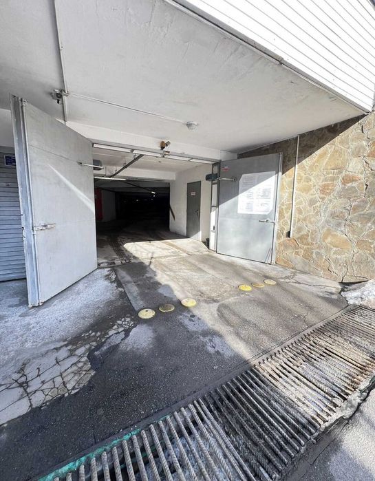 Продаж паркомісця на Поділлі