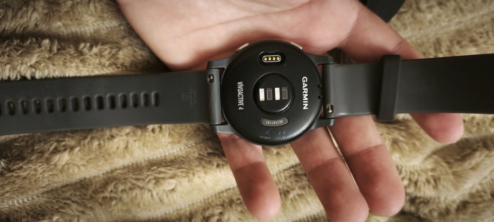 Продам годинник Garmin Vivoactive 4