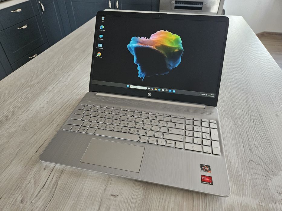 Laptop HP 15s-eq2120nw /Ryzen 5 5500U(6 rdzeni)/8GB(3200MHz)/SSD 256GB