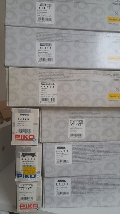 Ж.д модели почтовых. вагонов  фирмы Piko HO  1/87  Roco Deutsche Post