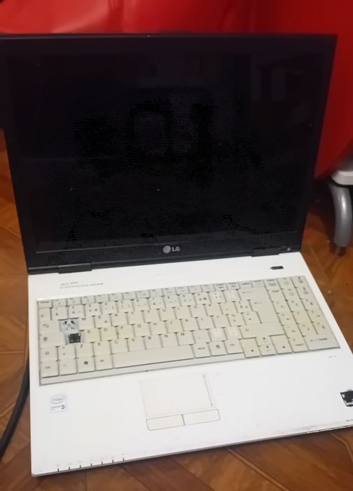 Portátil LG LM50 (LG51) – Para Peças ou Reparação (c/ RAM e Wi-Fi)