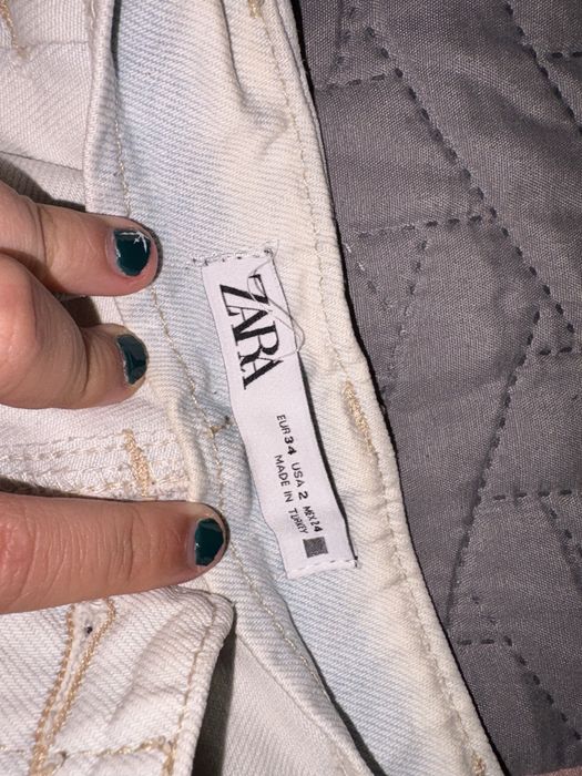 Calças de ganga super elegabtes com botões dourados