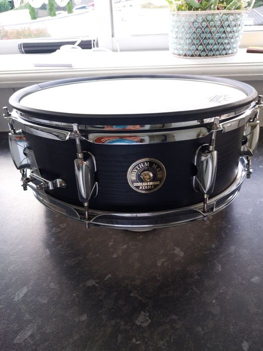 Selling snare drums like new