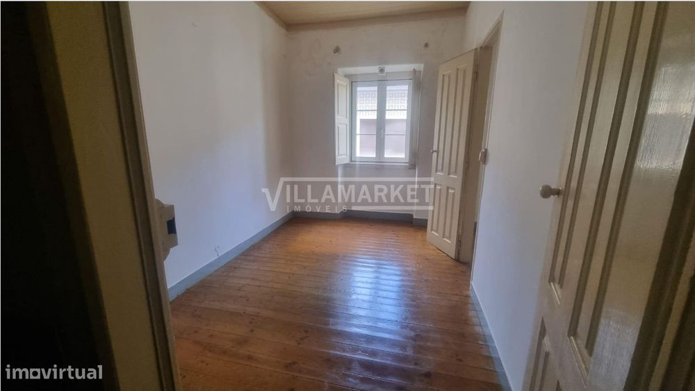 Prédio de Utilização Mista da banca com Potencial Habitacional e Comer