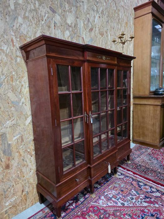 Biblioteczka Empire okuwana mosiądzem #2370 Stylowy Węgrów