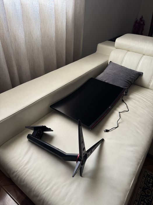 Monitor Gaming Curvo AOC 27” 0,5Ms 240Hz Com Suporte Como Novo