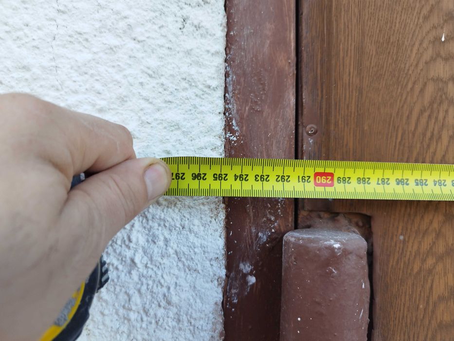 Продаються гаражні ворота розміром 291 на 191 см.