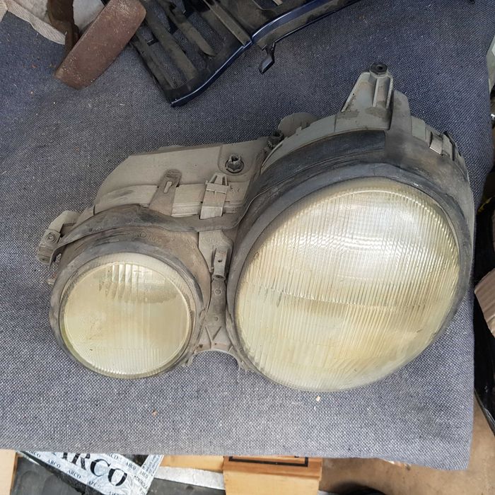 lampa przód Mercedes E klasa W210