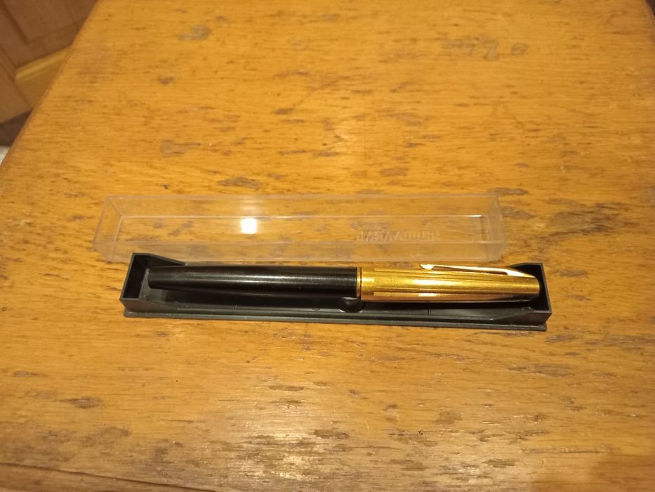 Ручка перьевая с золотым пером