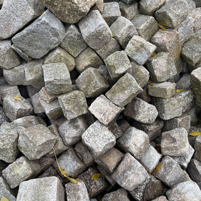 Kostka granitowa duża i mała