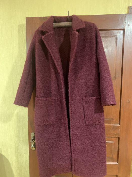 Жіноче бордове пальто