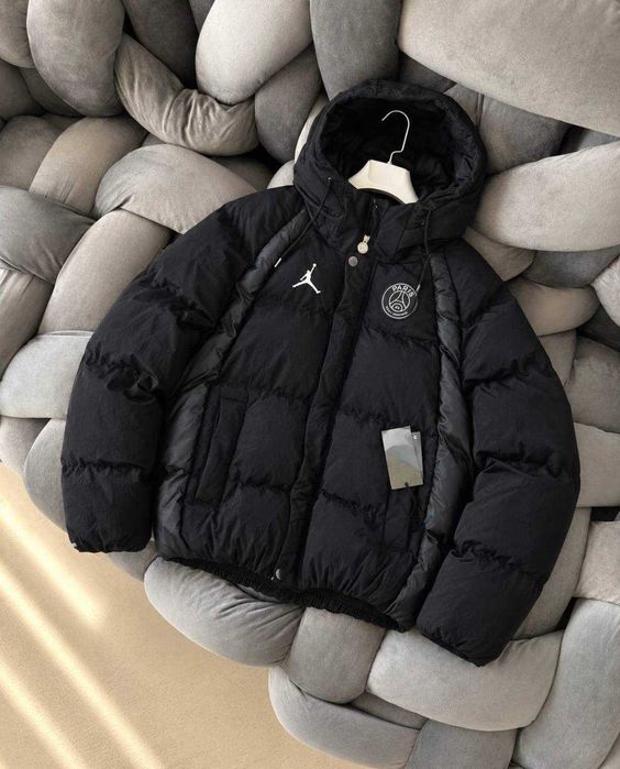 Пуховик JORDAN × PSG PUFFER JACKET — чоловіча зимова куртка з утеплювачем холофайбер, підкладкою та вишитим логотипом