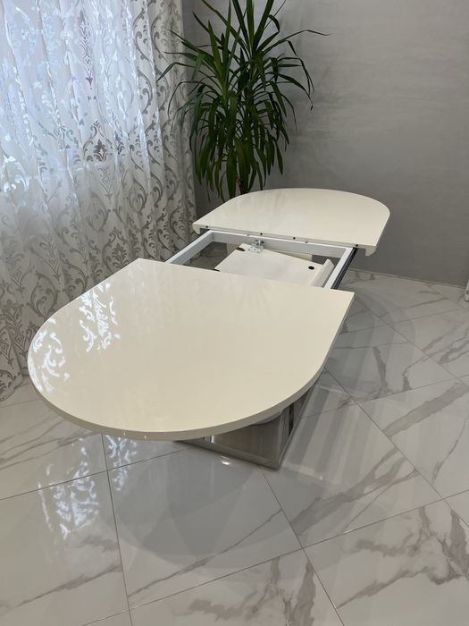 Розкладний обідній стіл