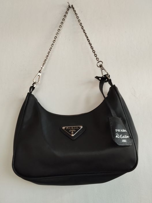 Mała torebka Prada Re - edition 2005