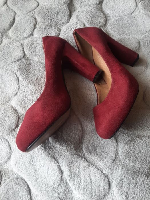 Buty na obcasie zamszowe