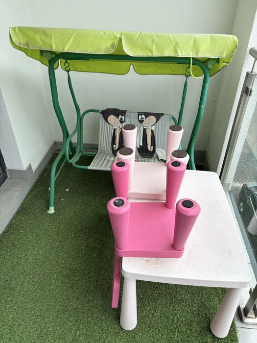 Huśtawka dla dzieci + stolik i krzesełka