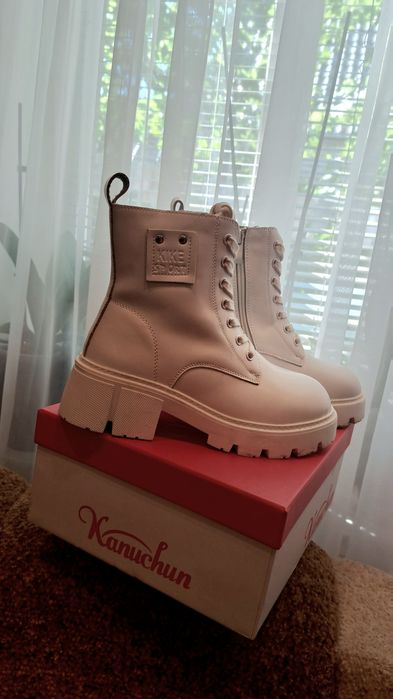 Зимові чоботи, білі