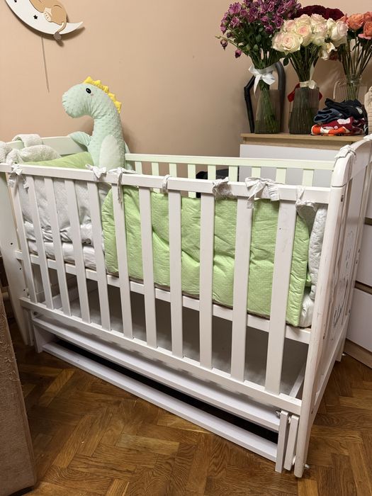 Дитяче ліжечко від народення до 4 років