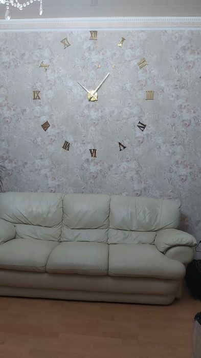 Два кожанных дивана на 3  и 2 персоны