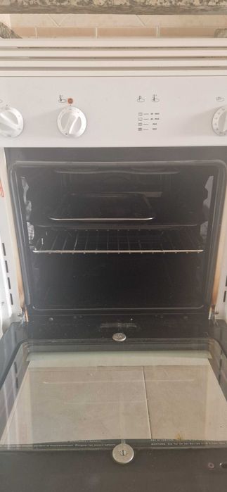 Forno branco da Indesit