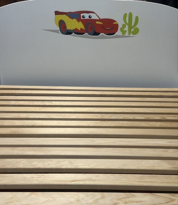 Białe łóżko dziecięce z kolekcji Cars marki Meblik