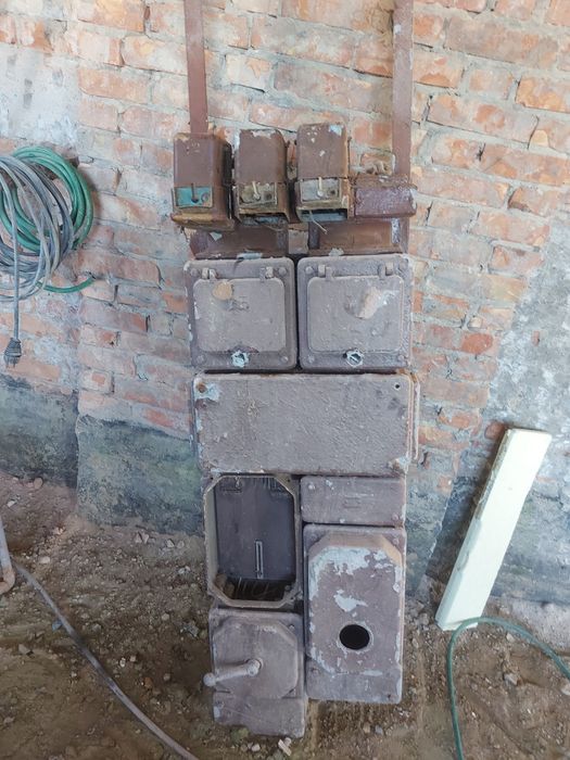 Rozdzielnia elektryczna stara