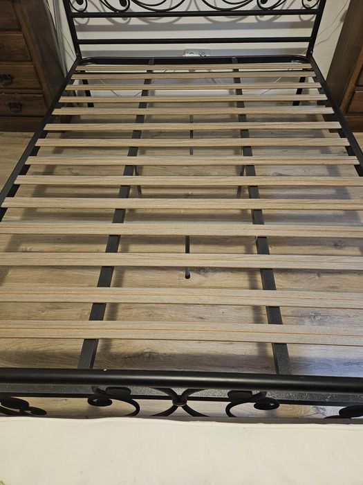 Cama de casal em ferro