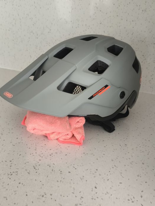 Capacete BTT Abus Modrop