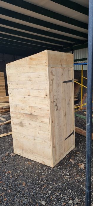 Туалет вуличний деревяний