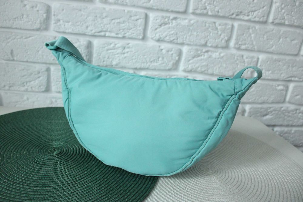 Практична популярна сумка на щодень Uniqlo.