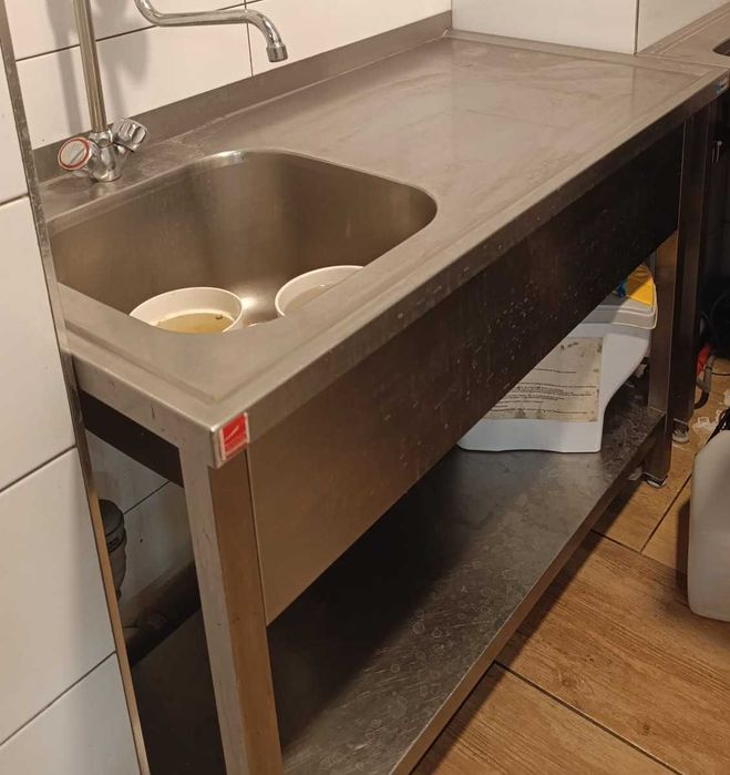 Stół nierdzewny z umywalką do zmywalni