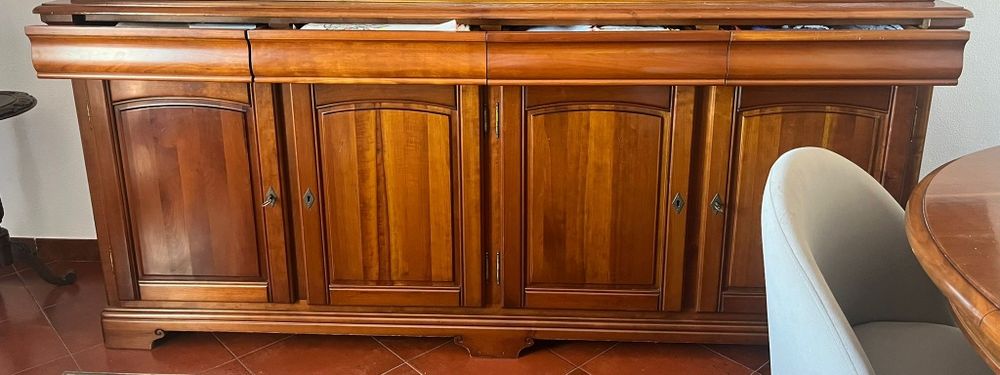 Aparador estilo Luís Filipe em madeira de cerejeira
