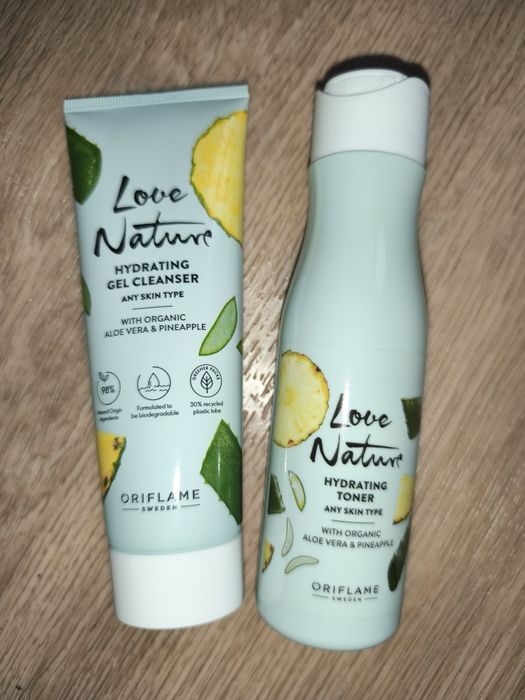 Żel do twarzy+tonik  Love Nature with Aloe Vera & pineapple