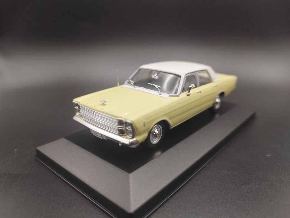 1:43 Altaya 1967 Ford Galaxie 500 model gablotka zastępcza